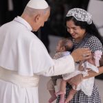 El Papa León XIV visita el Centro de Acogida CEDIA de Cáritas, donde la Comunidad de Madrid despliega el programa Sal de la Calle
